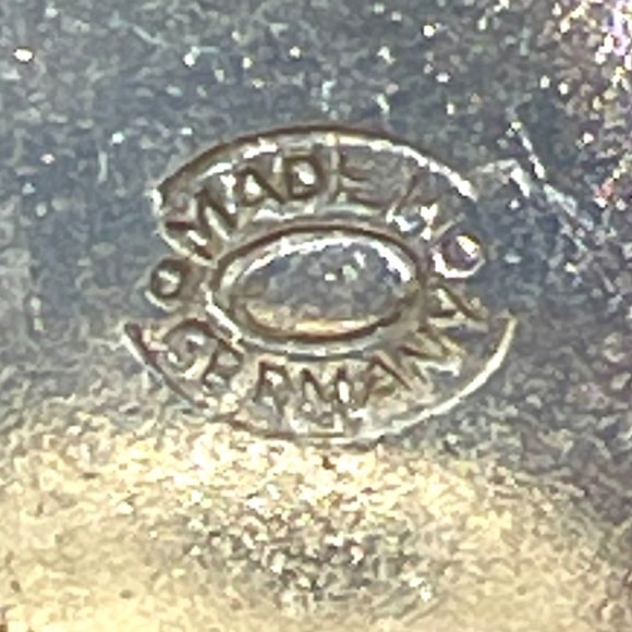 Germany Signed Vintage Lucite Lightweight Pearl Color Clip-on Earrings - Picture 4 of 10